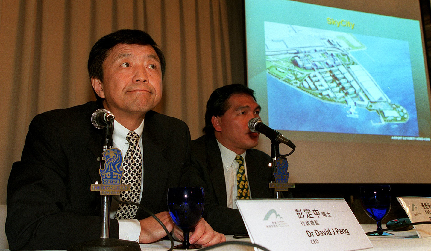 2001年10月，機場管理局發表《香港國際機場2020發展藍圖》，建議在一號客運大樓以東興建一座綜合商業區，並稱之為「機場城」（後來轉稱為「航天城」）。（Getty Image）