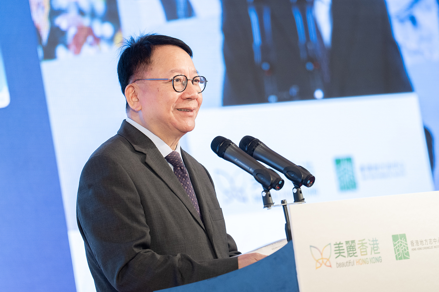 2.	香港特別行政區政務司司長陳國基先生為「美麗香港」活動拉開序幕。陳國基表示：「『美麗香港』系列活動，發揮了三個積極角色：第一是綠色文化的傳承者；第二是綠色旅遊的推廣者；第三是綠色教育的倡導者。我期望政、商、學、民各界攜手合作，一齊做好以上三個『綠色事業』的角色，塑造『更美麗香港』。」