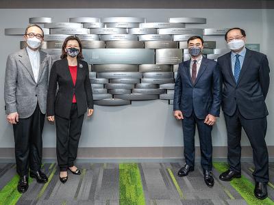 香港賽馬會主席利子厚先生及團隊到訪中心